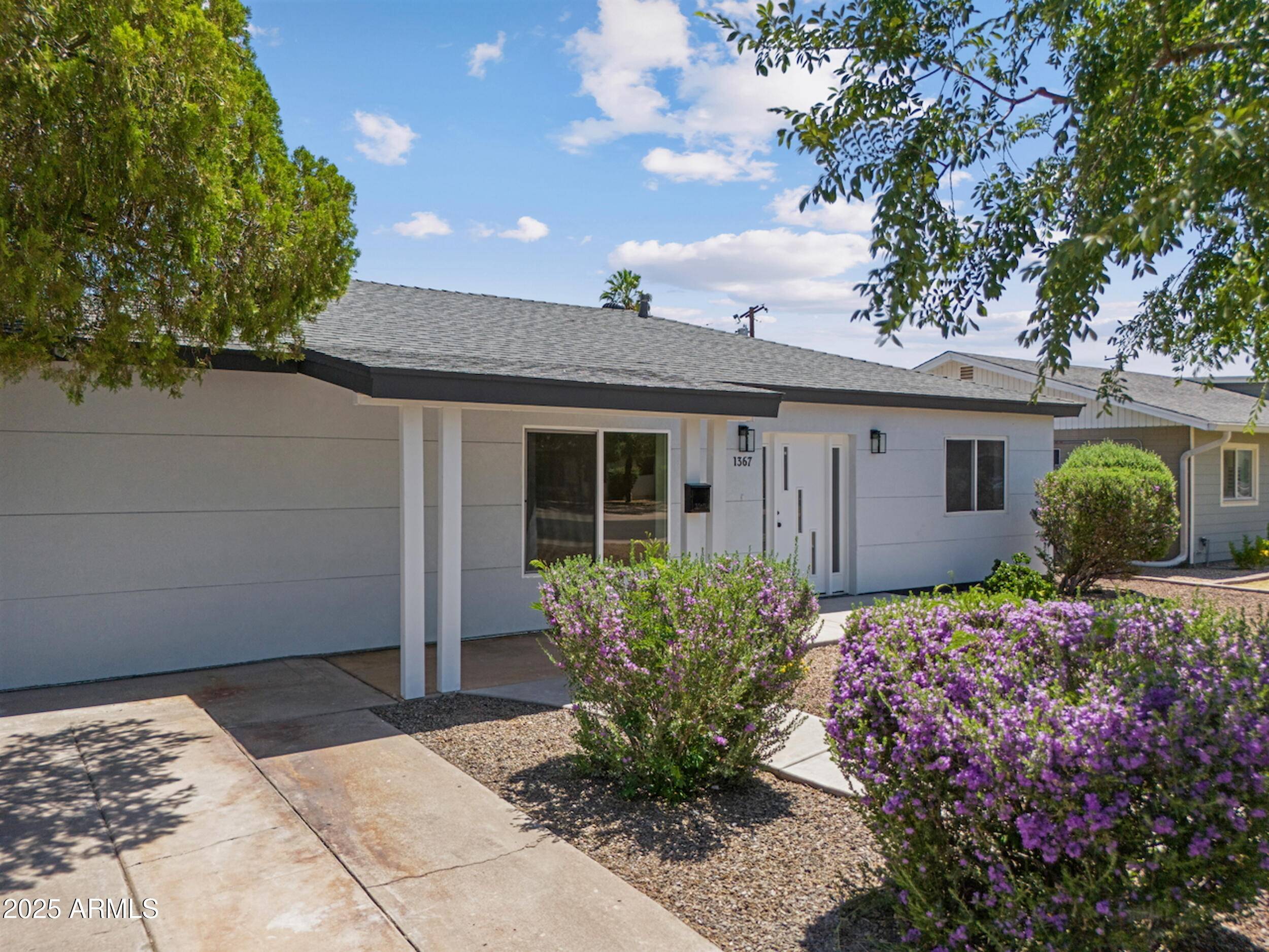 Phoenix, AZ 85014,1367 E MITCHELL Drive