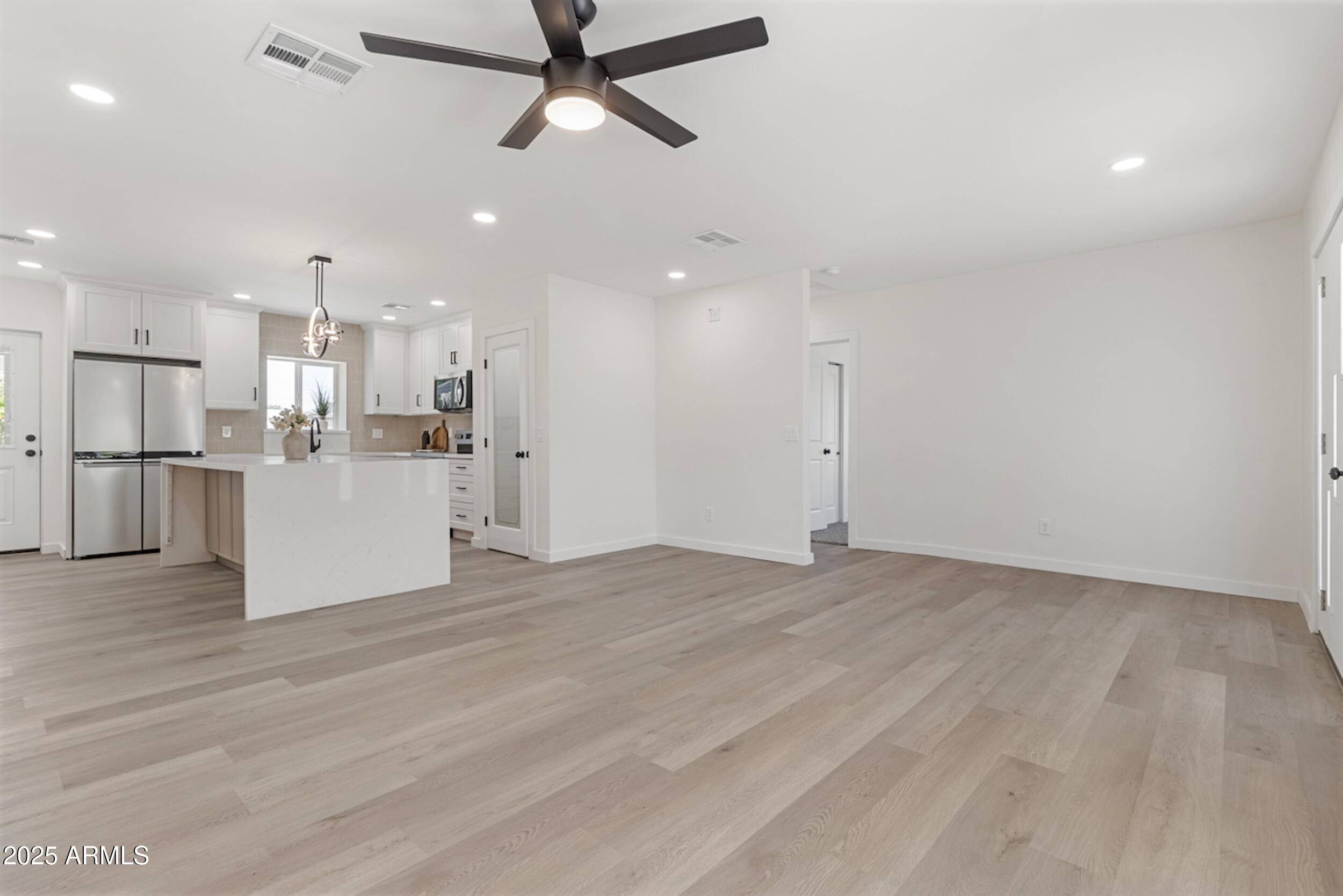Phoenix, AZ 85014,1367 E MITCHELL Drive