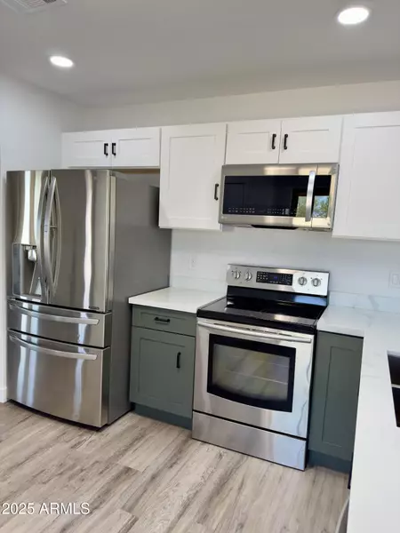 308 W ORAIBI Drive, Phoenix, AZ 85027