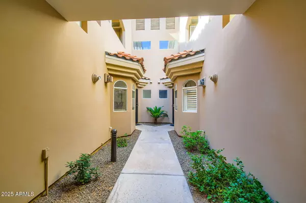 Scottsdale, AZ 85258,8653 E ROYAL PALM Road #1030