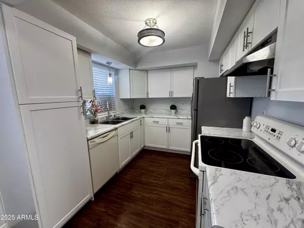 Phoenix, AZ 85032,4554 E PARADISE VILLAGE Parkway #149