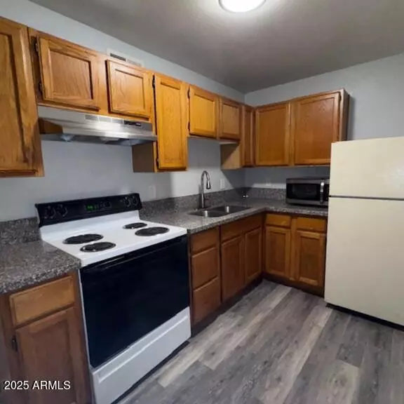 602 E TOWNLEY Avenue #306, Phoenix, AZ 85020
