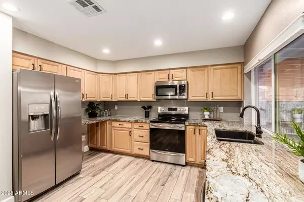 Phoenix, AZ 85022,851 E VILLAGE CIRCLE Drive N