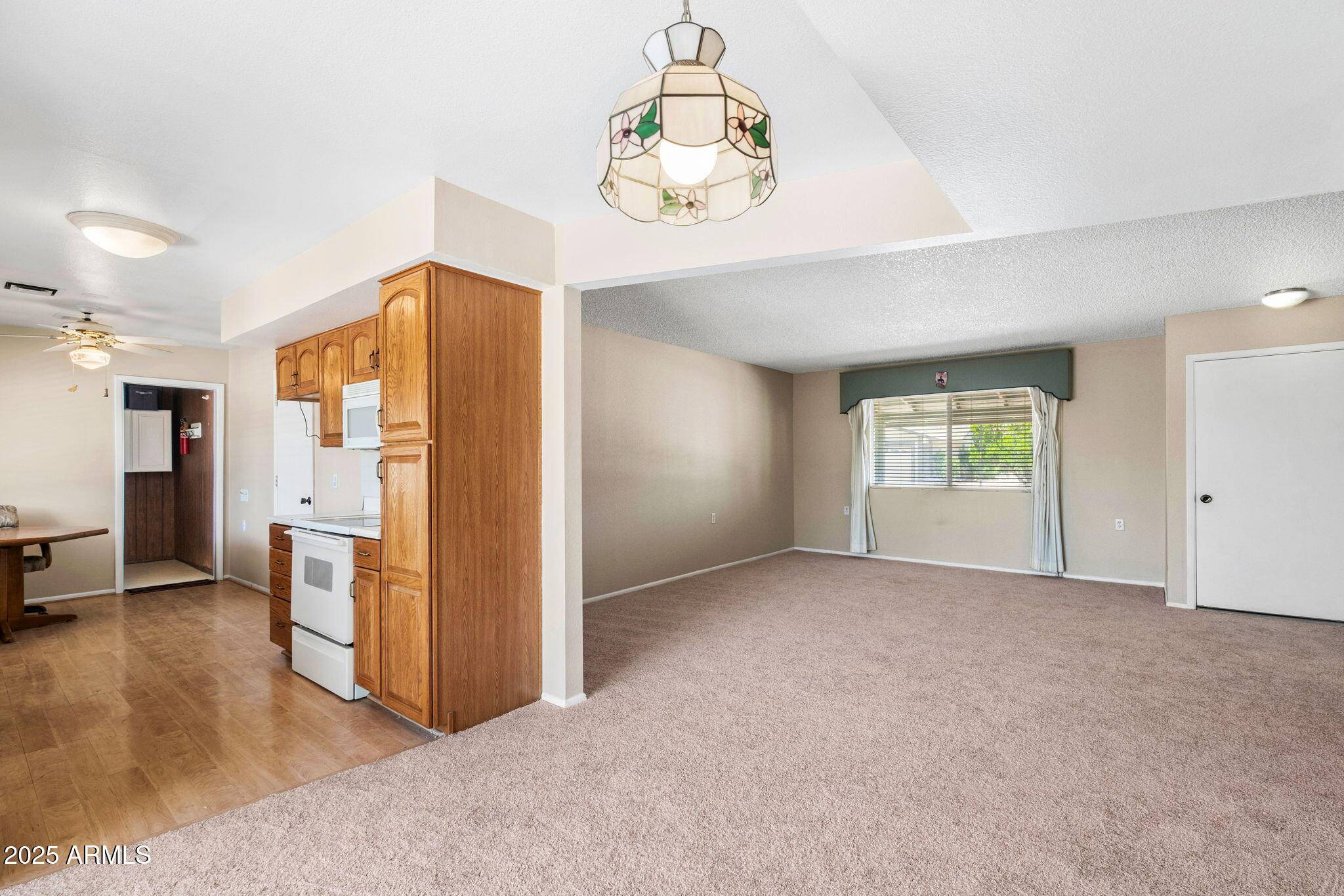 Mesa, AZ 85206,839 LEISURE WORLD --