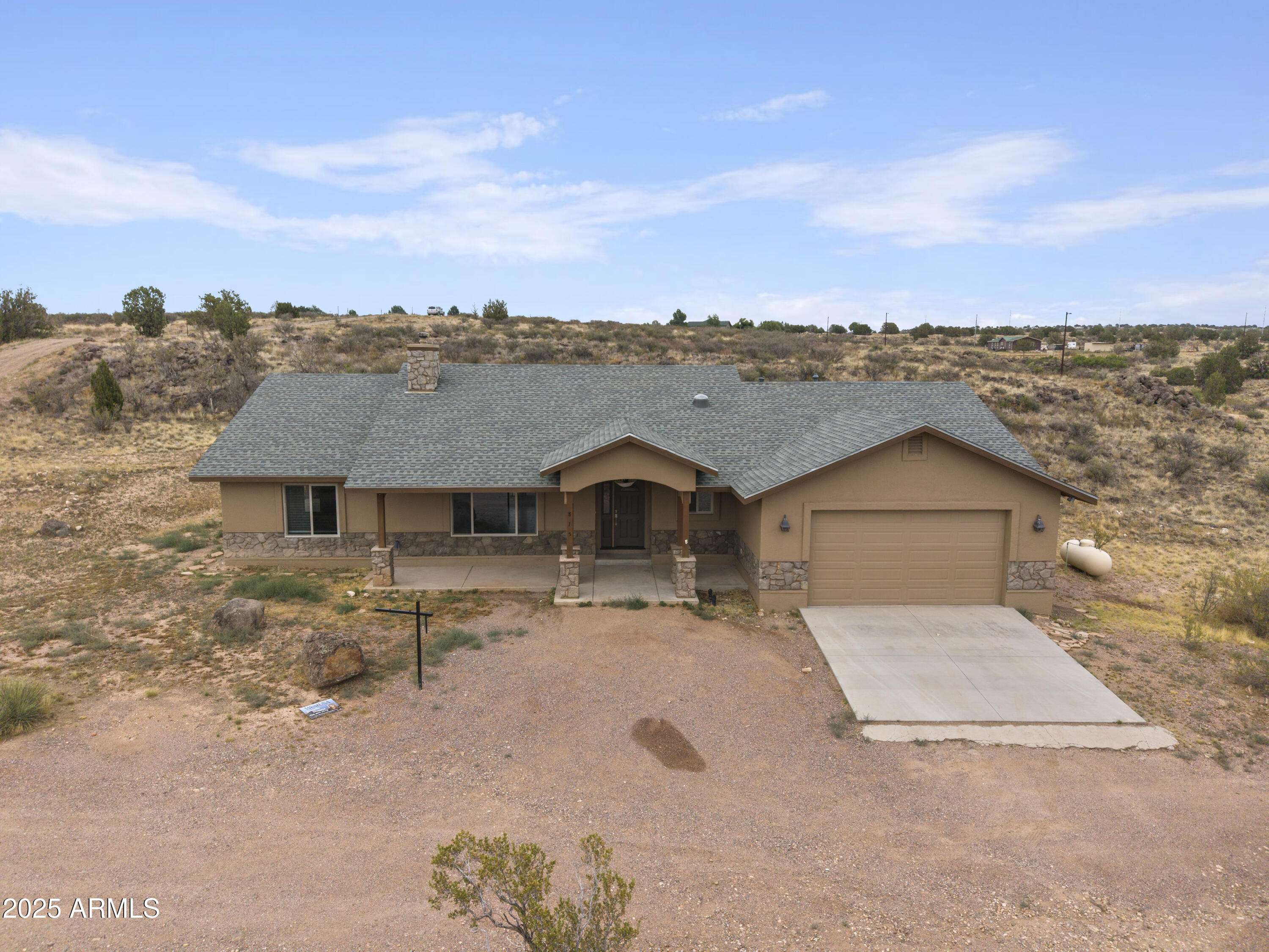 815 E PANIOLO Way, Paulden, AZ 86334