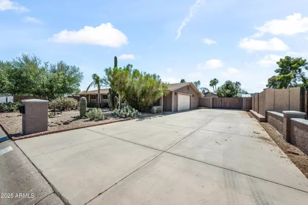 Phoenix, AZ 85032,18212 N 43RD Place