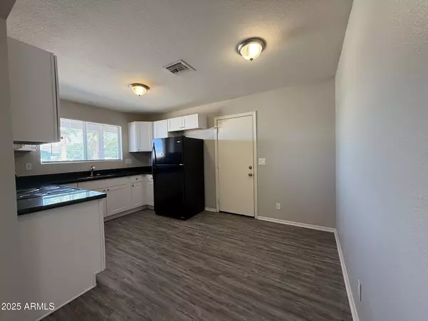 Phoenix, AZ 85042,8602 S 11TH Street