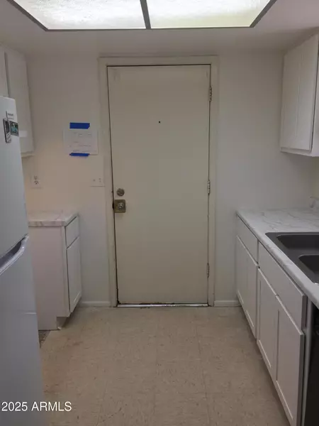 2034 W LAWRENCE Road #4, Phoenix, AZ 85015