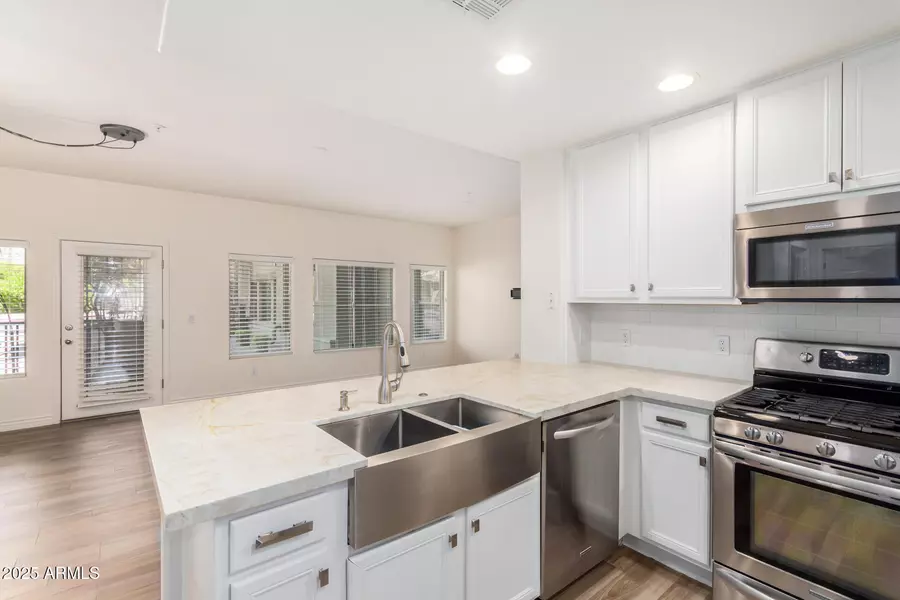 5450 E DEER VALLEY Drive #1211, Phoenix, AZ 85054