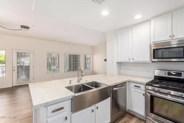 5450 E DEER VALLEY Drive #1211, Phoenix, AZ 85054