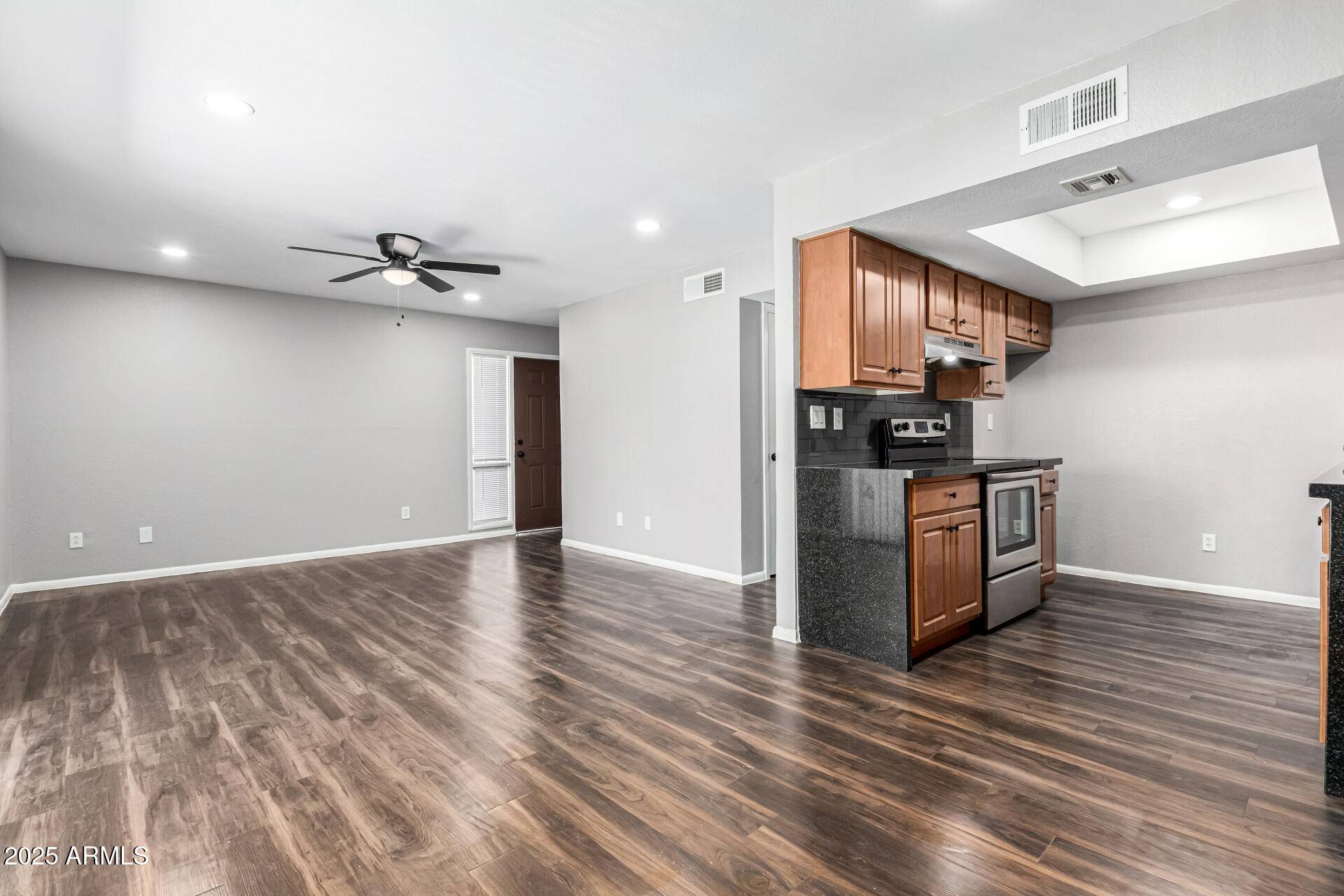 Phoenix, AZ 85031,3810 N MARYVALE Parkway #2020