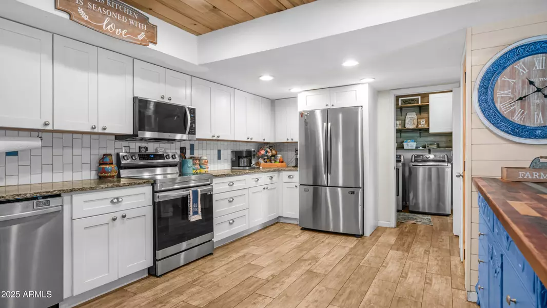 3842 W MAUNA LOA Lane, Phoenix, AZ 85053