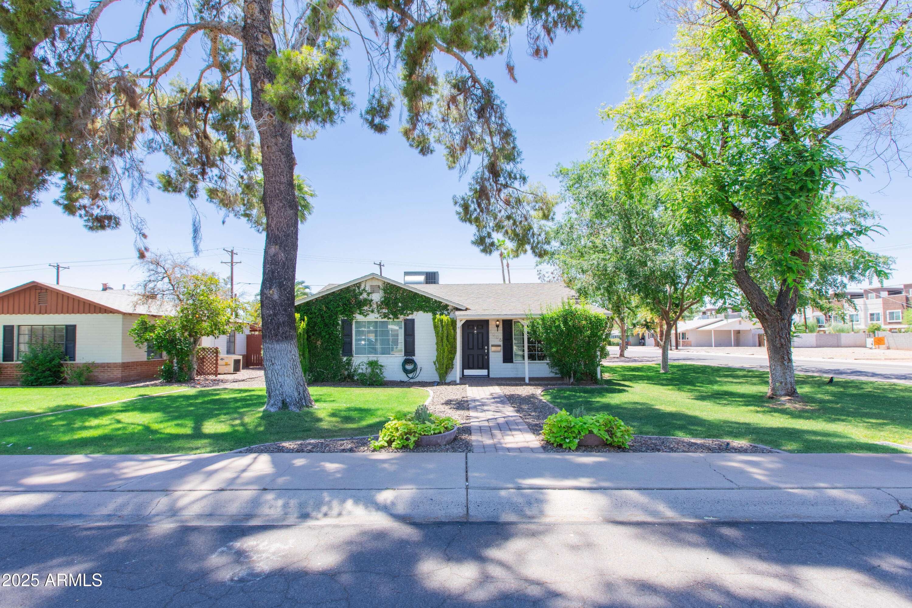 Tempe, AZ 85281,1006 S UNA Avenue