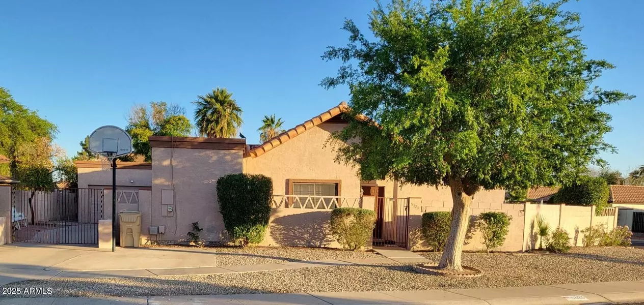 5323 W NORTH Lane, Glendale, AZ 85302