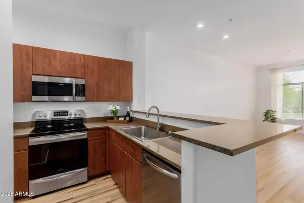 Phoenix, AZ 85028,11640 N TATUM Boulevard #2012