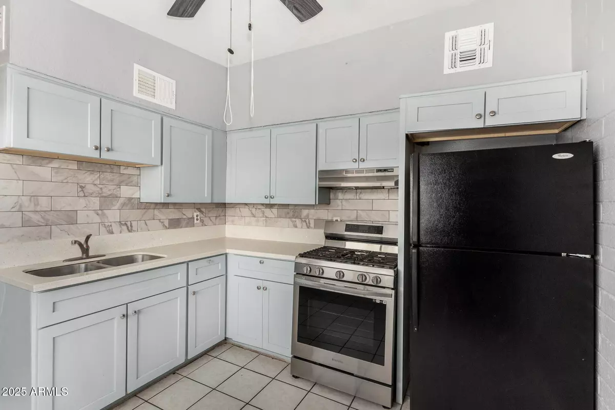 Phoenix, AZ 85008,1014 N 28TH Street