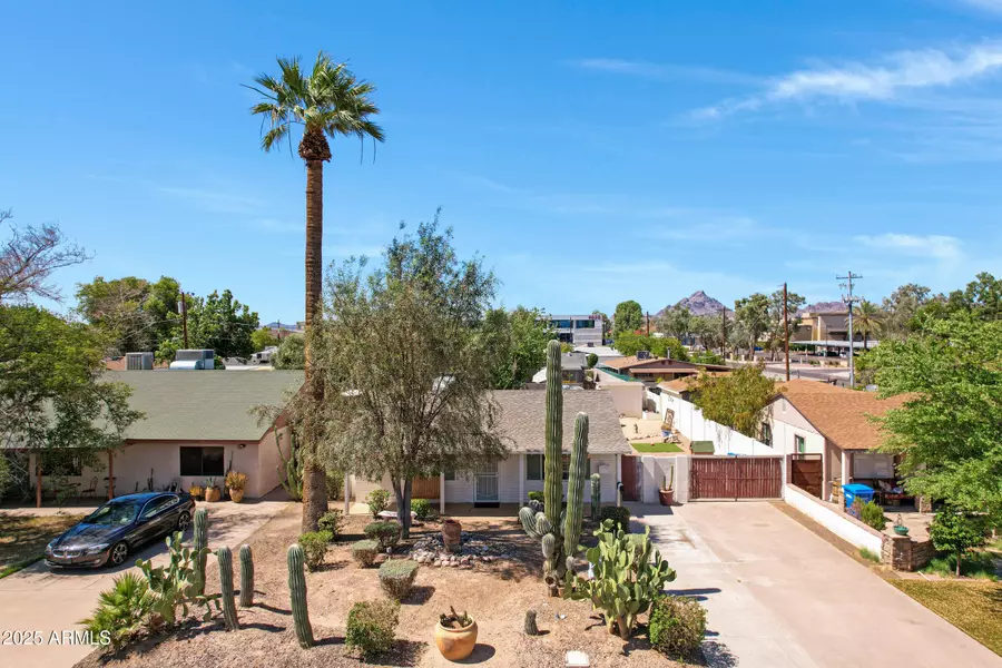 1940 E INDIANOLA Avenue E, Phoenix, AZ 85016
