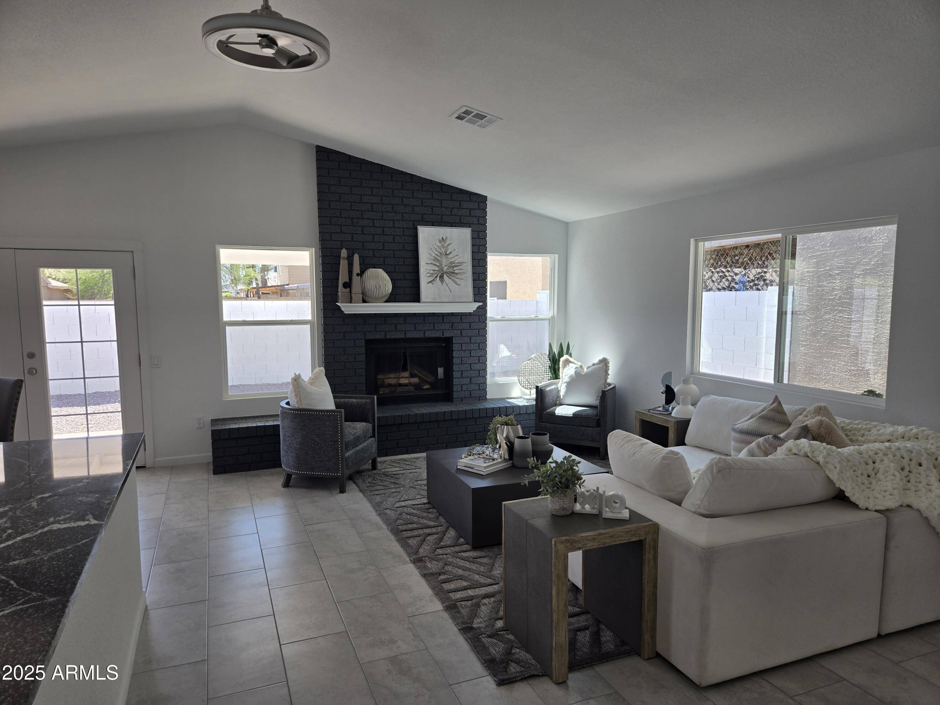 Mesa, AZ 85205,530 N OAKLAND Street