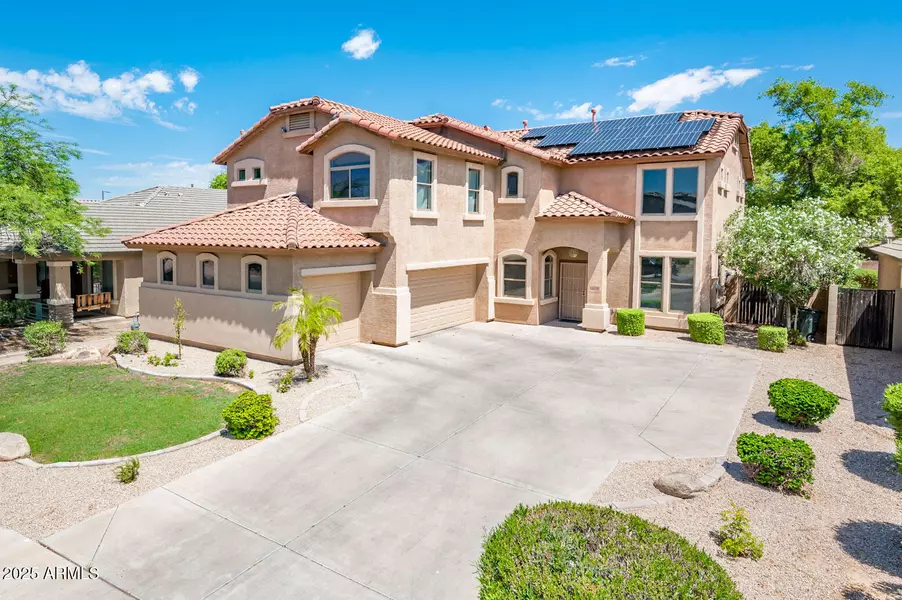 16218 W GIBSON Lane, Goodyear, AZ 85338