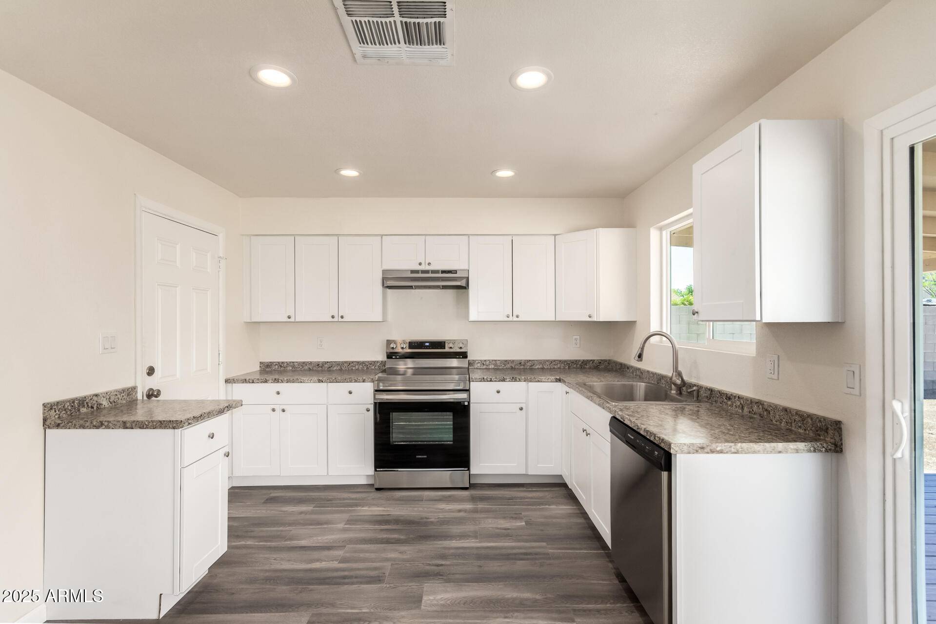 Phoenix, AZ 85053,3114 W VILLA MARIA Drive