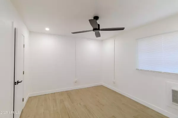 Phoenix, AZ 85007,1322 W ROOSEVELT Street #8