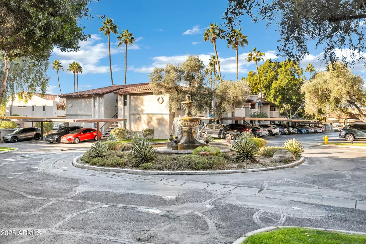 Phoenix, AZ 85020,7557 N DREAMY DRAW Drive #154