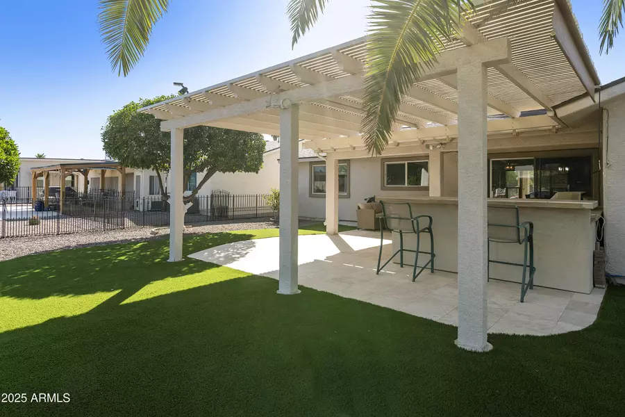 922 S EMBER Circle, Mesa, AZ 85208