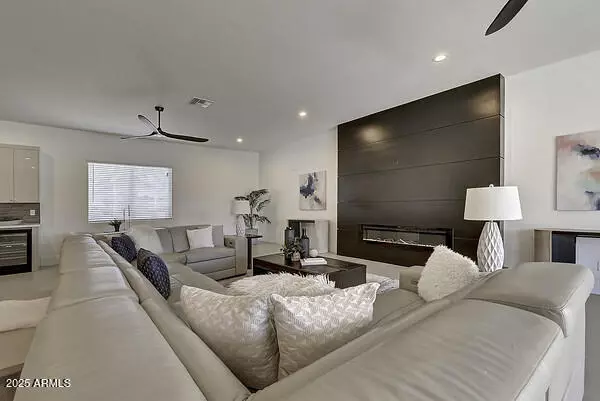 Scottsdale, AZ 85254,6401 E LARKSPUR Drive