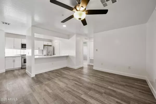 Phoenix, AZ 85033,3065 N 67TH Avenue #204