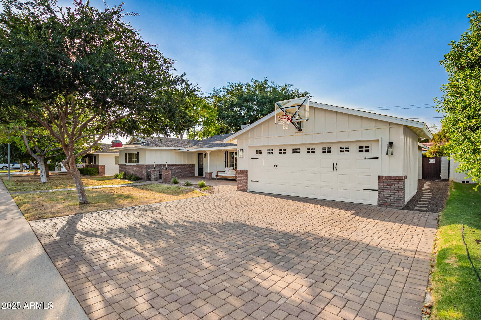 Phoenix, AZ 85018,4308 E WELDON Avenue