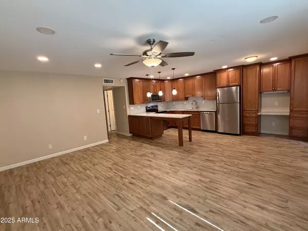 Phoenix, AZ 85018,5525 E Thomas Road #C2