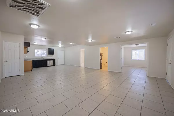 Phoenix, AZ 85041,5401 S 15TH Avenue