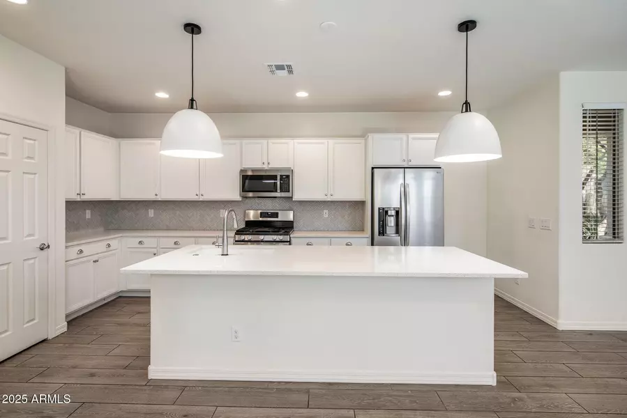 5809 W WARNER Street, Phoenix, AZ 85043