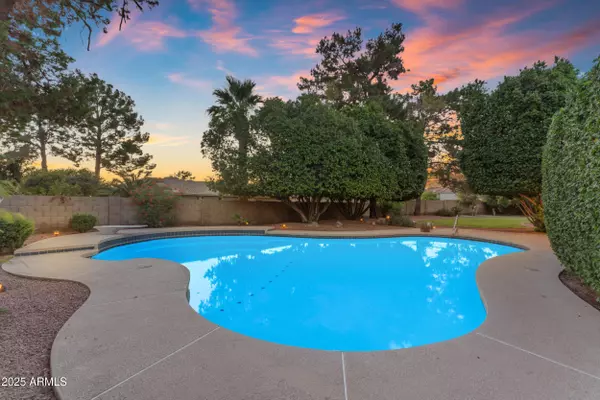 Tempe, AZ 85284,8604 S OAK Street