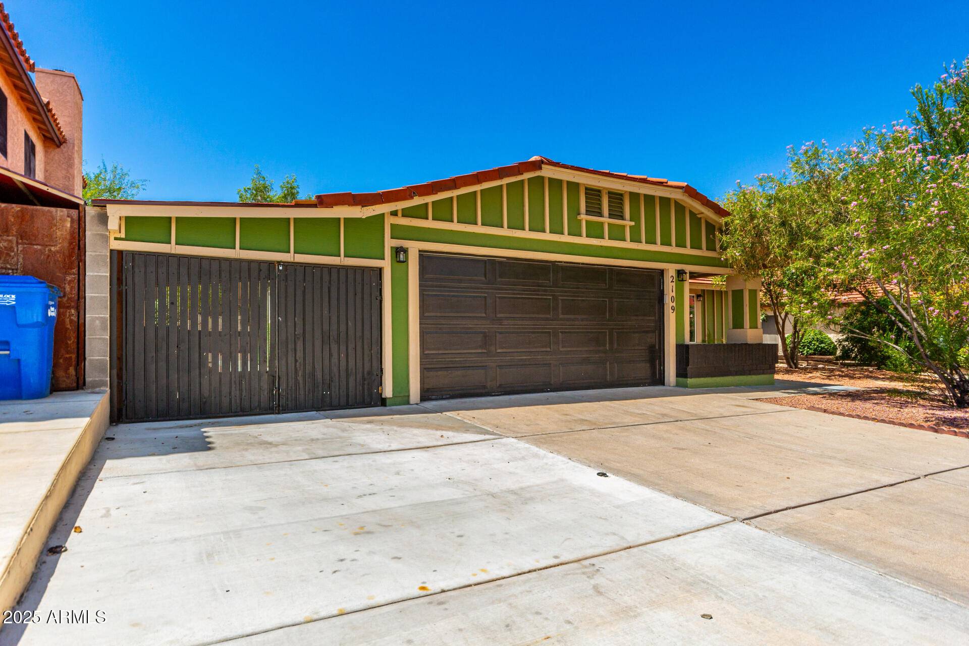 Phoenix, AZ 85022,2109 E GELDING Drive