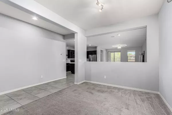 Phoenix, AZ 85042,7423 S 28TH Place