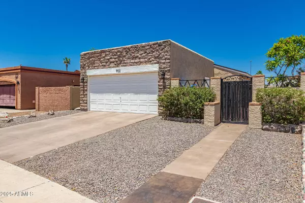 Phoenix, AZ 85024,902 E WAHALLA Lane