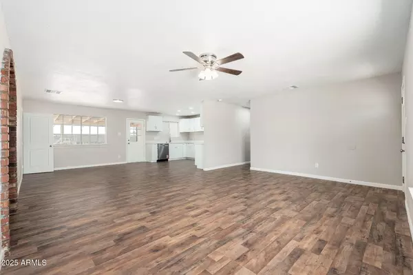 Phoenix, AZ 85033,6223 W EARLL Drive