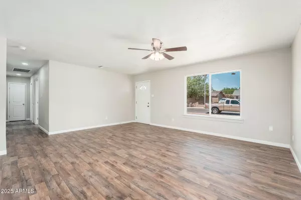 Phoenix, AZ 85033,6223 W EARLL Drive