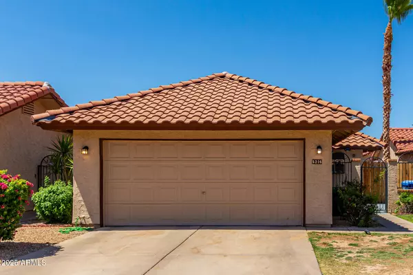 5216 E HALF MOON Drive, Phoenix, AZ 85044
