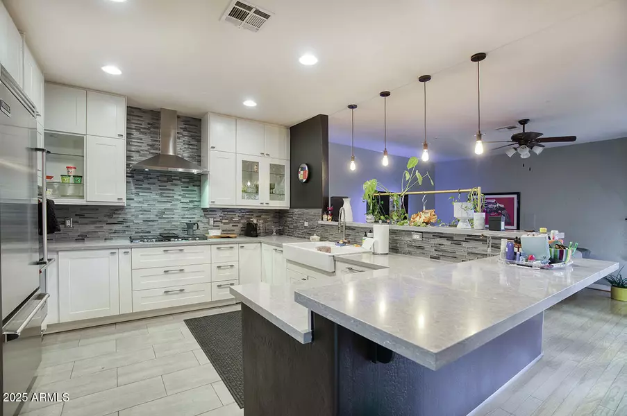 235 W PORTLAND Street, Phoenix, AZ 85003