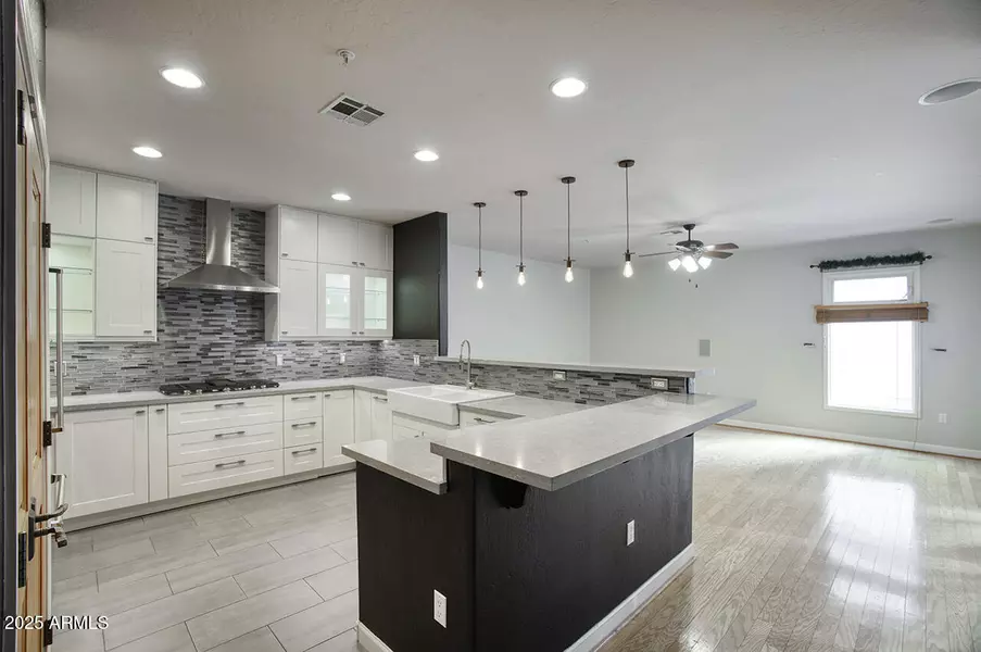 235 W PORTLAND Street, Phoenix, AZ 85003
