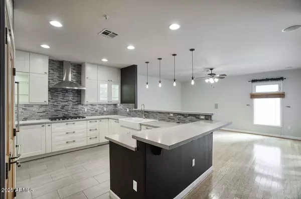 235 W PORTLAND Street, Phoenix, AZ 85003