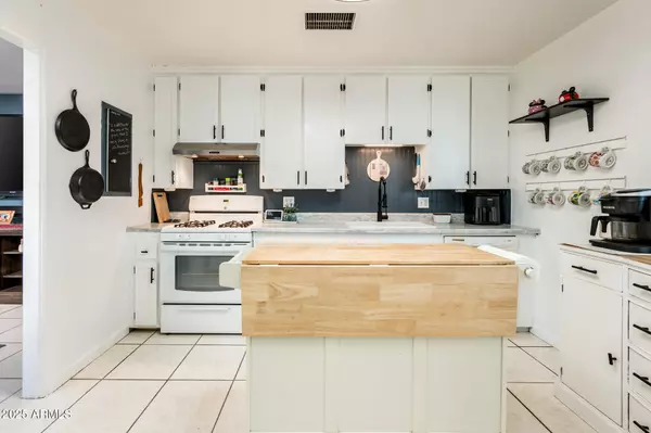 Phoenix, AZ 85015,2221 W MITCHELL Drive