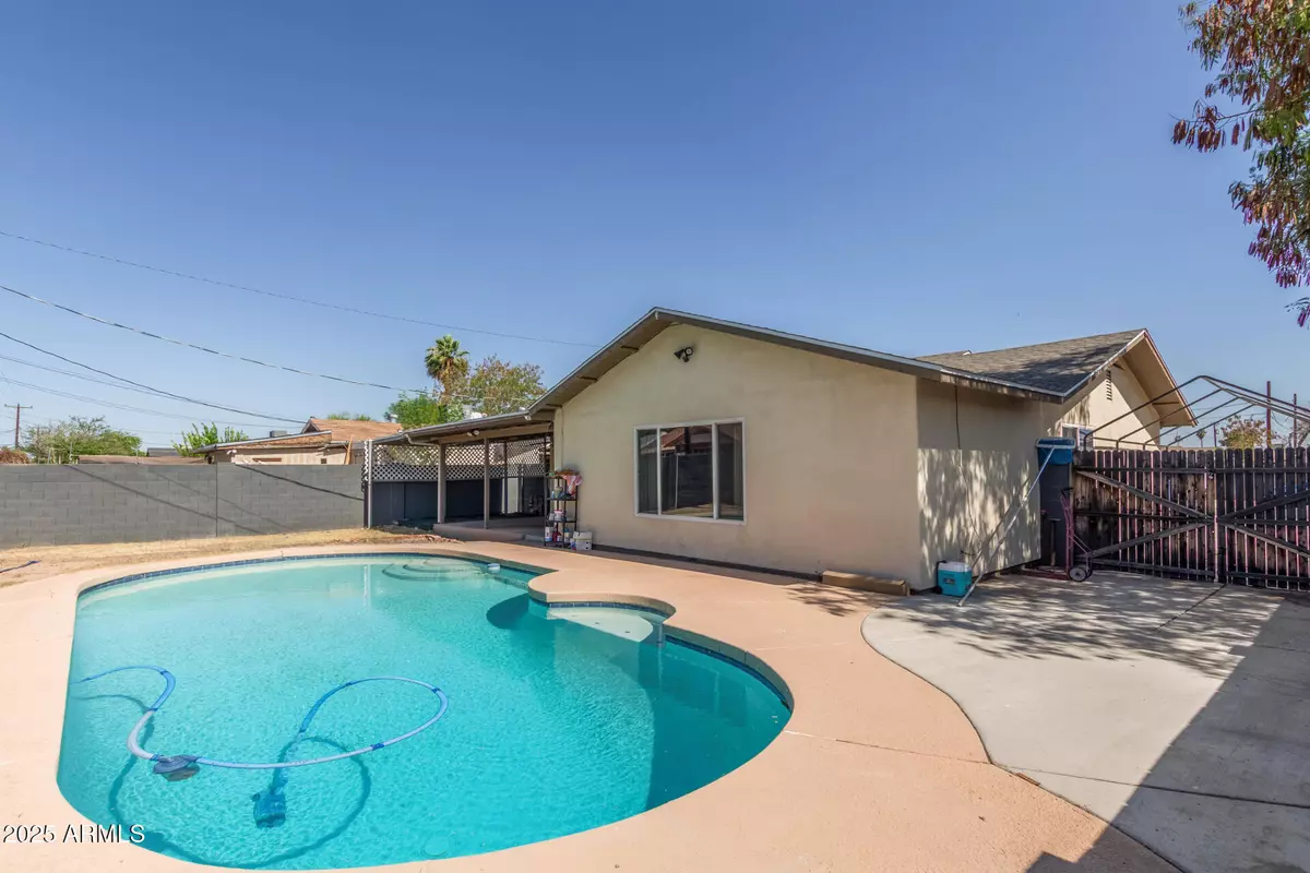 Phoenix, AZ 85019,4238 W KRALL Street