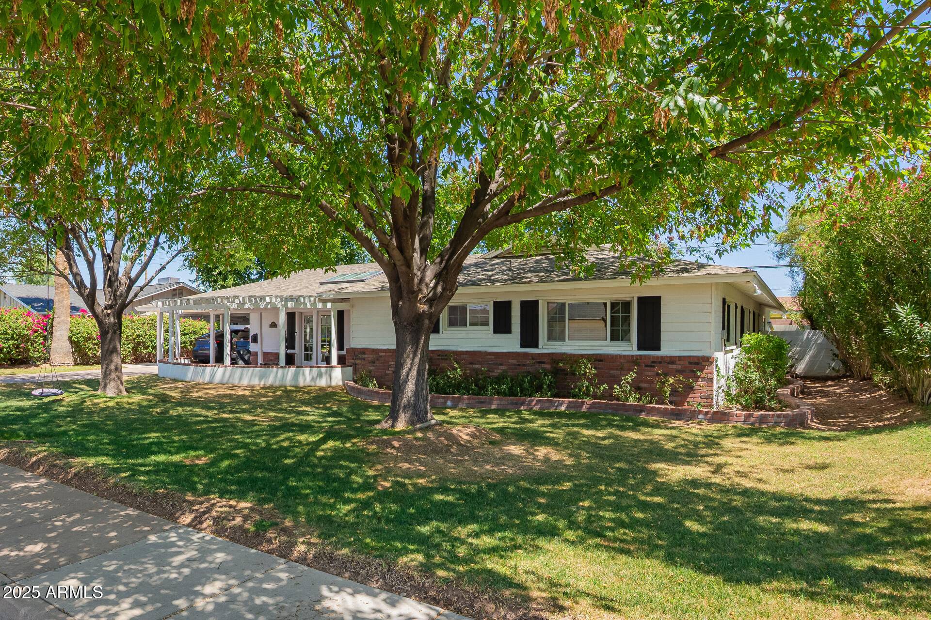 Phoenix, AZ 85018,4238 E MITCHELL Drive