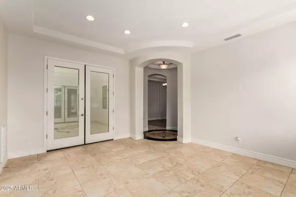 Phoenix, AZ 85042,3229 E MOUNTAIN VILLAGE Circle