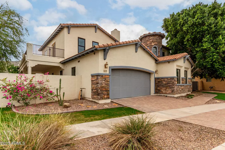 3229 E MOUNTAIN VILLAGE Circle, Phoenix, AZ 85042