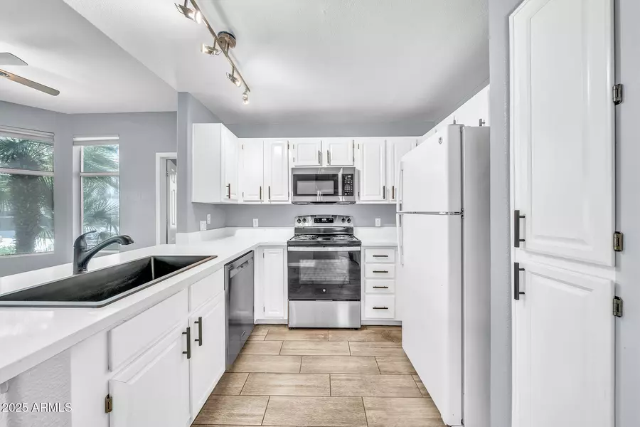 11375 E SAHUARO Drive #1008, Scottsdale, AZ 85259