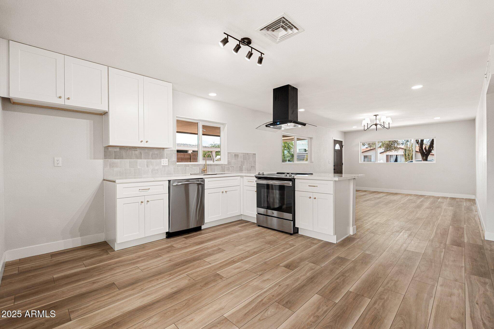 Phoenix, AZ 85022,2331 E DELGADO Street